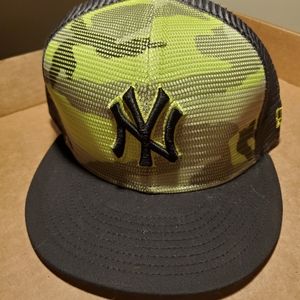 NY Yankees camo trucker hat